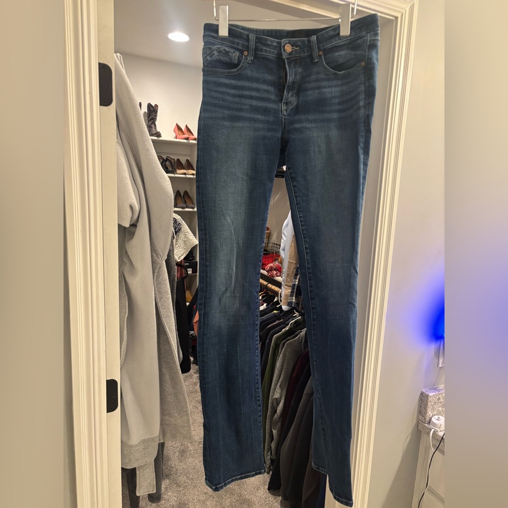 Buckle Women's Straight Leg Blue Jeans